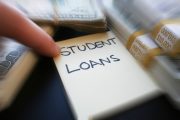 アメリカ留学費用に困っている方へ、留学ローンも選択肢としてあり？